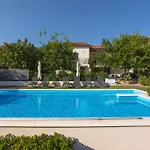 Toni Villa