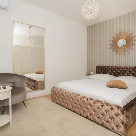 فيلة Toni شيبينيك