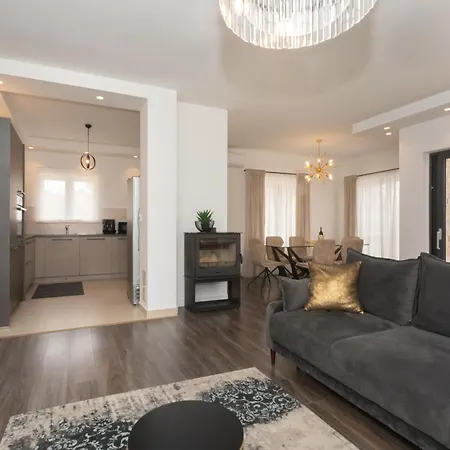 Toni * شيبينيك