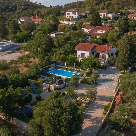 Toni Villa *