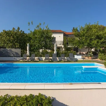 Toni Villa