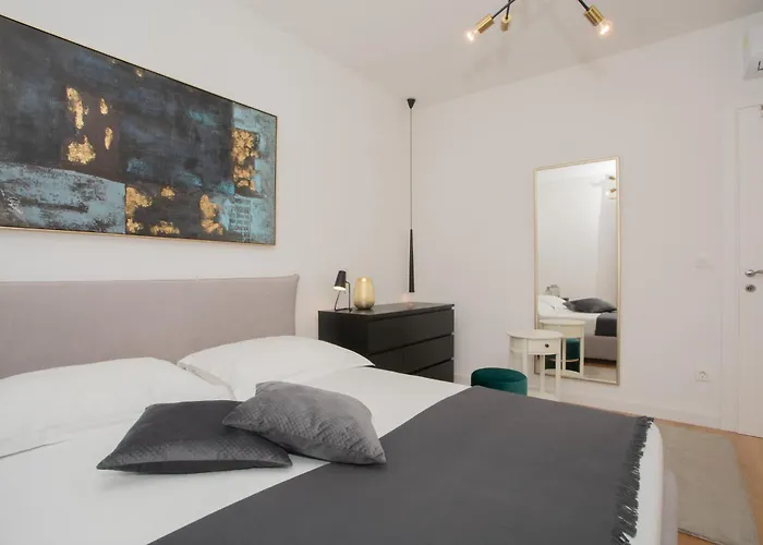 Toni فيلة شيبينيك