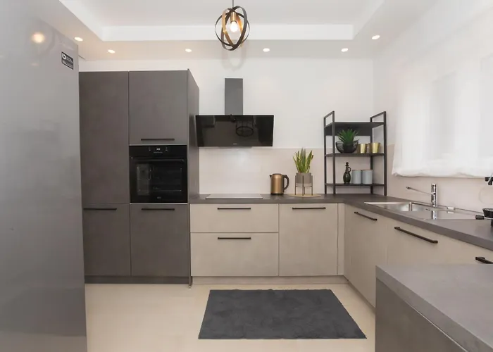 Toni فيلة شيبينيك